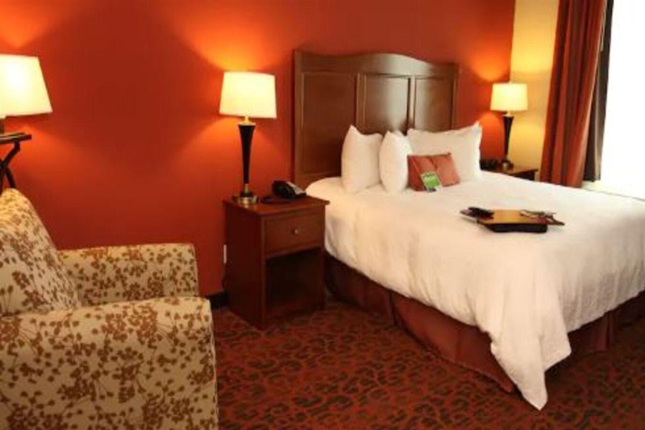 Hampton Inn & Suites Бастроп Екстериор снимка