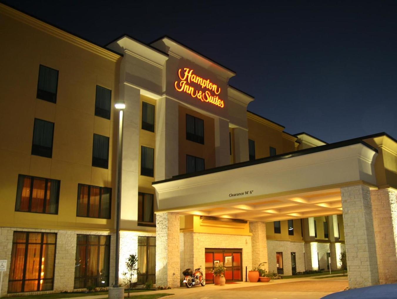 Hampton Inn & Suites Бастроп Екстериор снимка