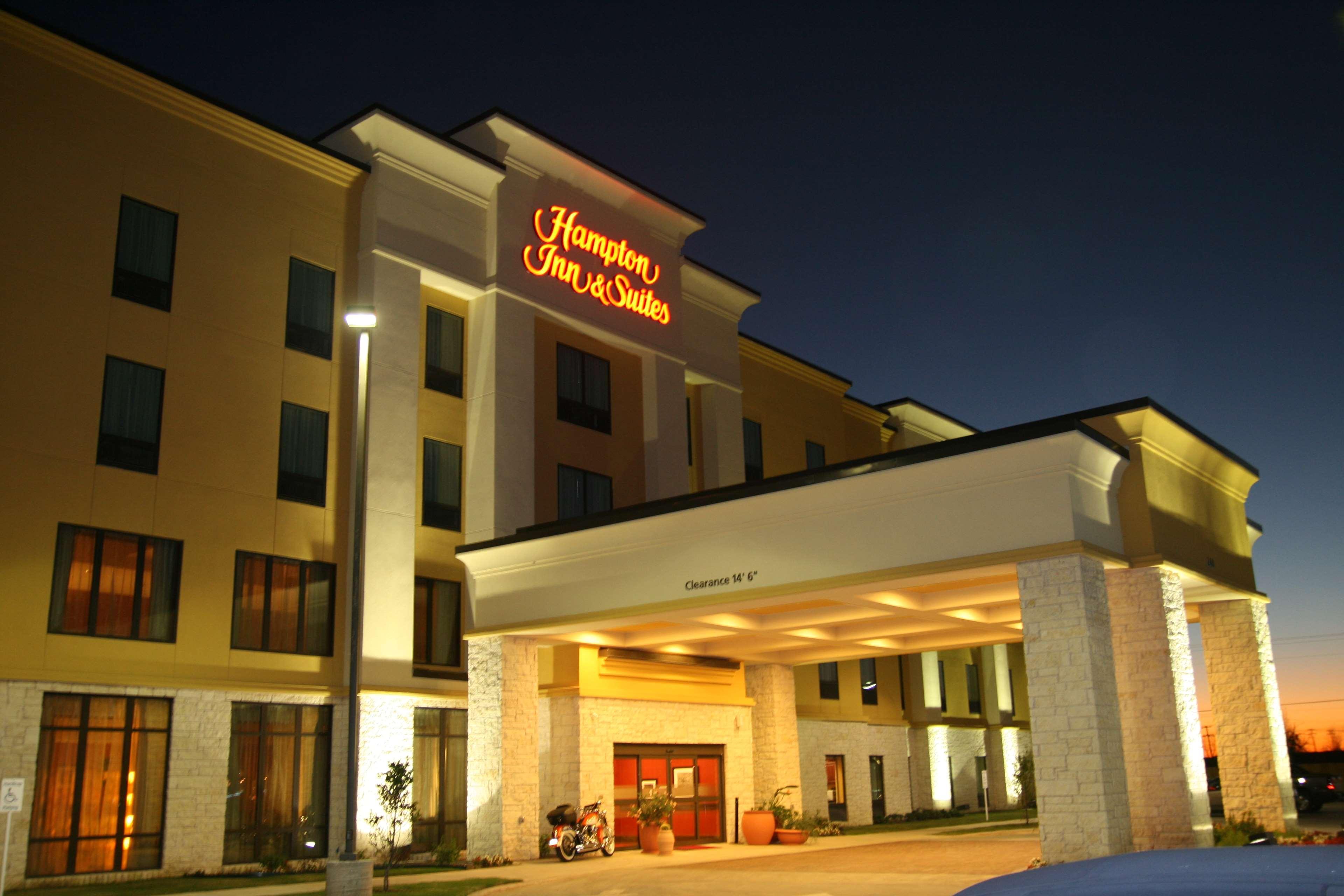 Hampton Inn & Suites Бастроп Екстериор снимка