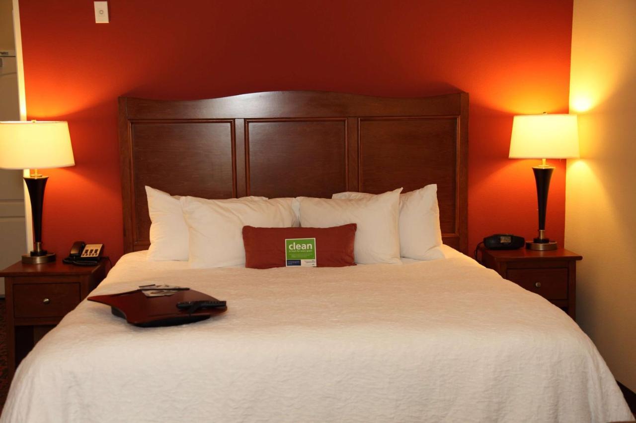 Hampton Inn & Suites Бастроп Екстериор снимка