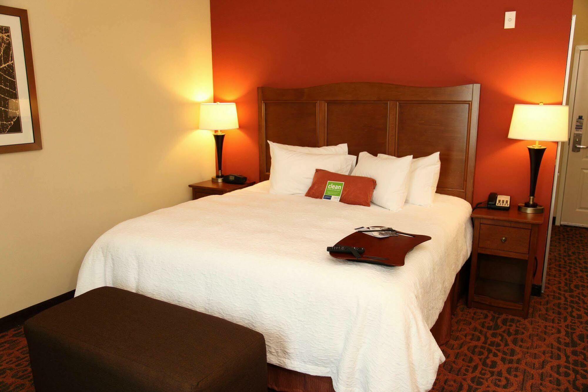 Hampton Inn & Suites Бастроп Стая снимка